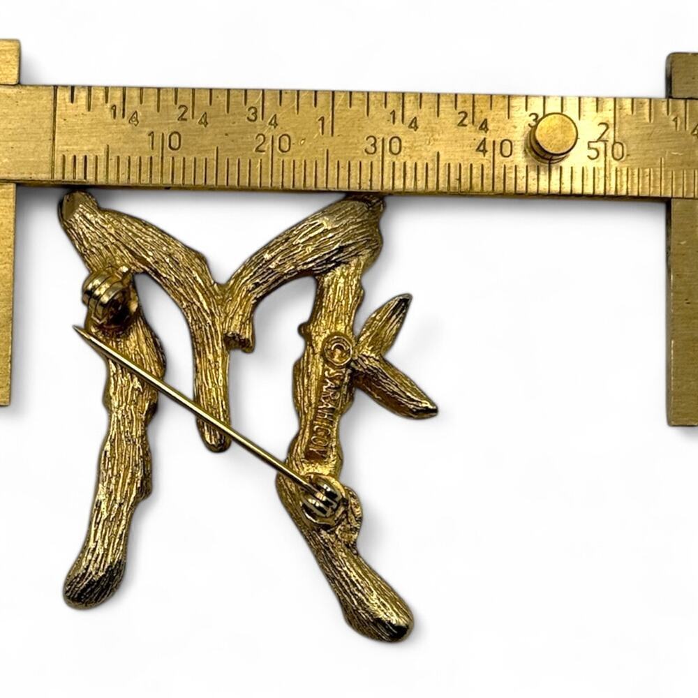 Vintage Sarah Coventry Letter M Gold Tone Brooch Pin Twig Leaf - Picture 4 of 5